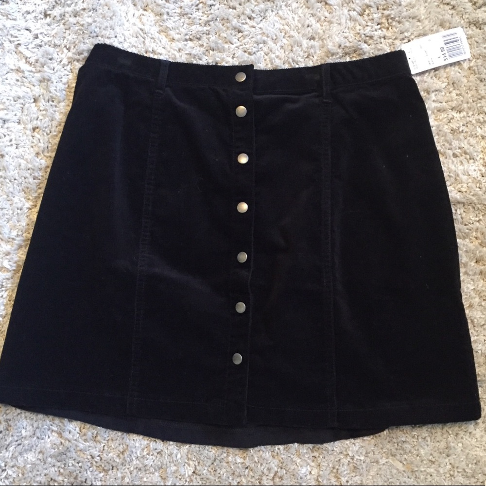Black, velvet, high-waisted skirt